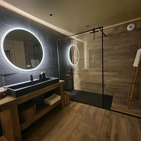 Renove En Bordure De Foret *